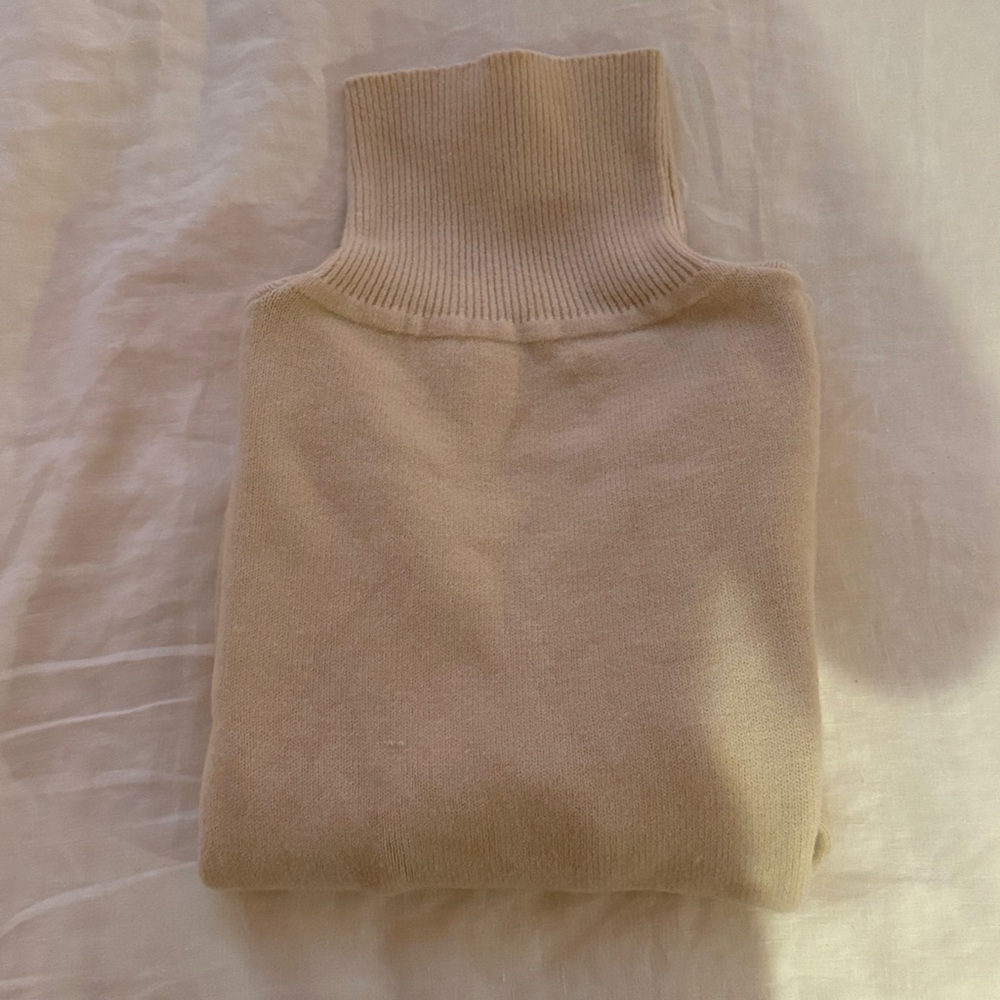 THICK CREAM TURTLENECK Middle Gauge Knit Sweater
